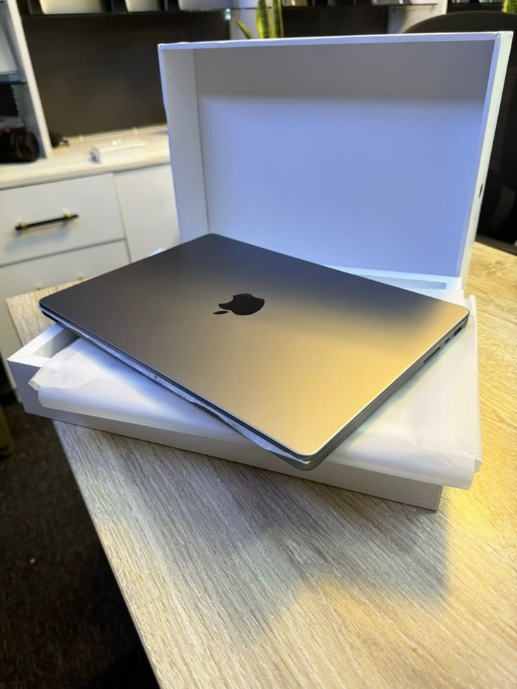 MacBook Air M2 (Refurbished)