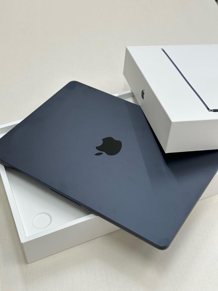 MacBook Air M2 (Refurbished)